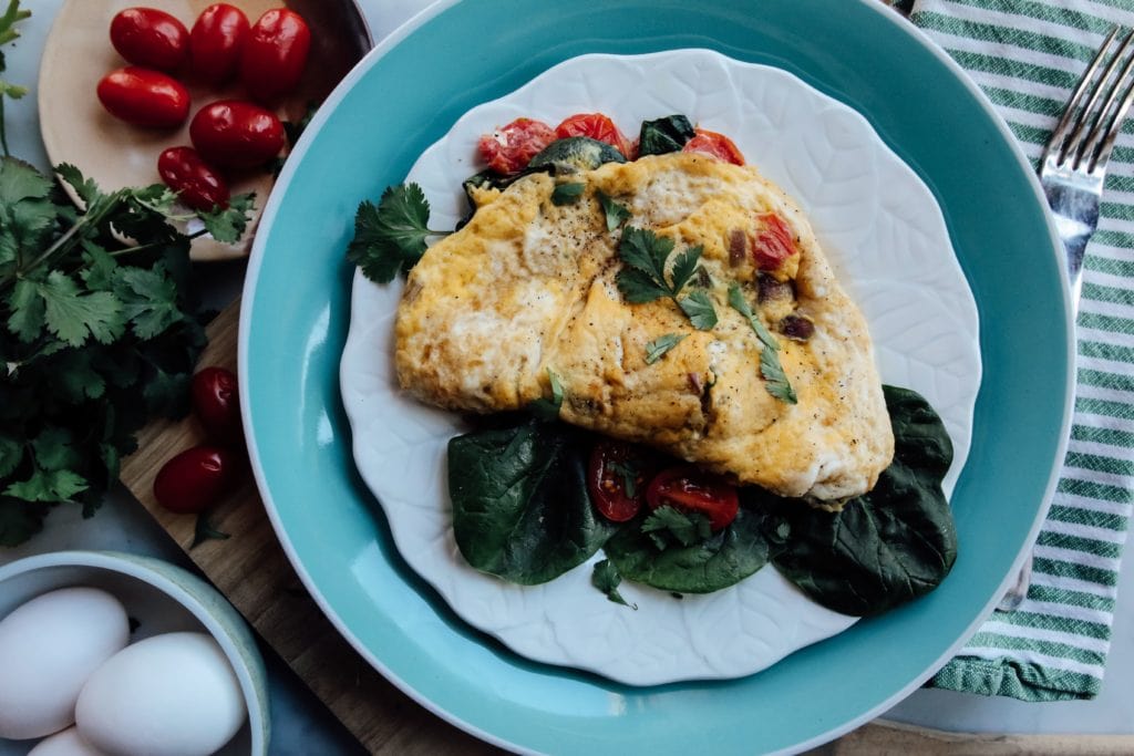omelet with spinach and tomatoes