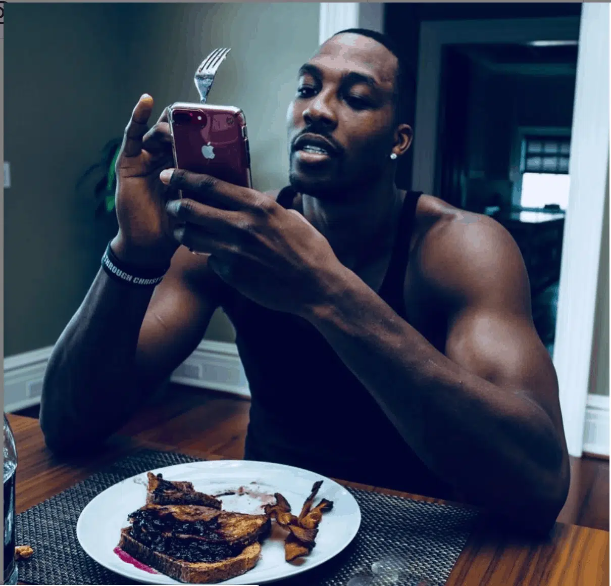 Dwight Howard Eats Chicken's A** And Enjoys His Time In Taiwan